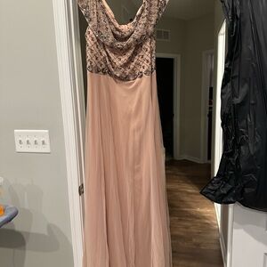 Elegant Lace Evening Gown in Pink